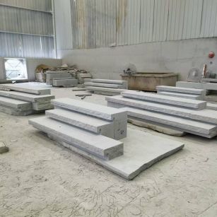 淮北 整石台阶（大面火烧+侧面自然面），出货前厂内拼装