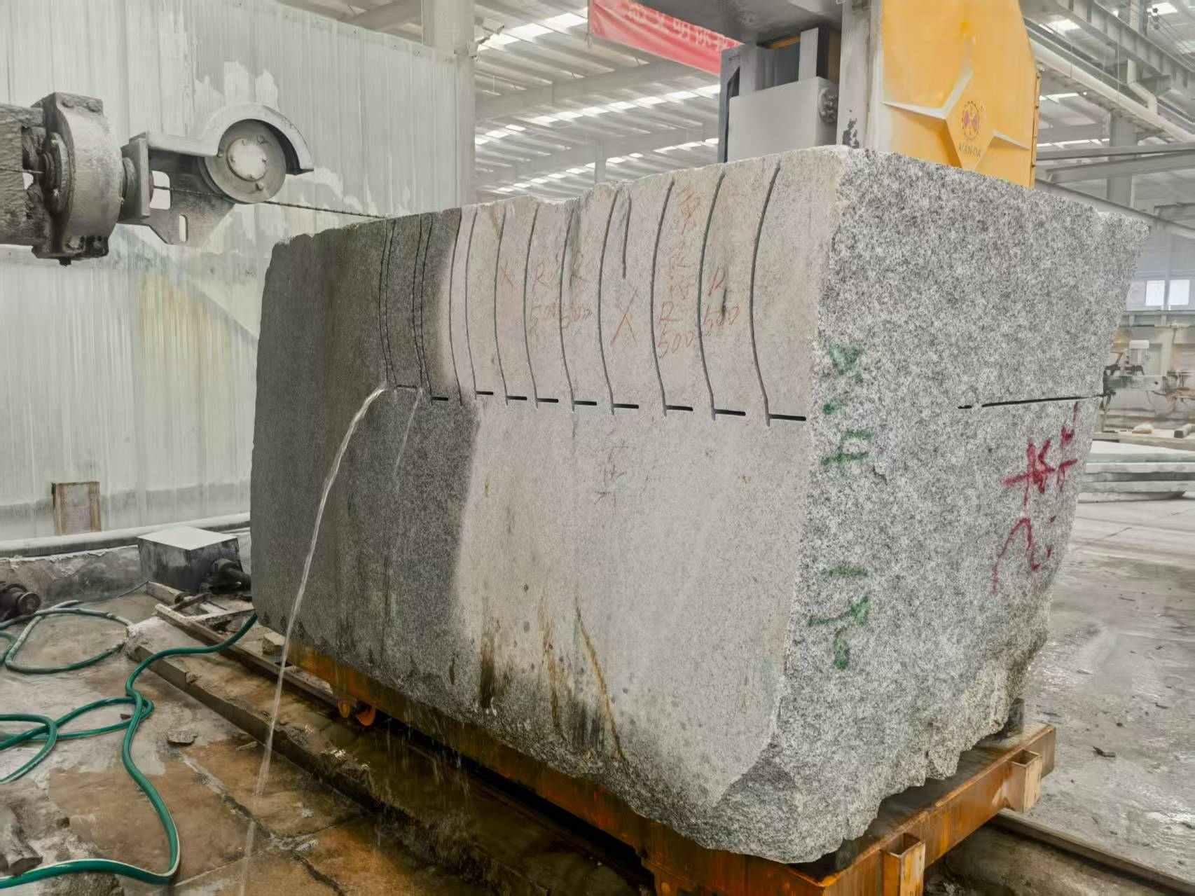 淮北 602，大花芙蓉白，绳锯加工弧形路沿石