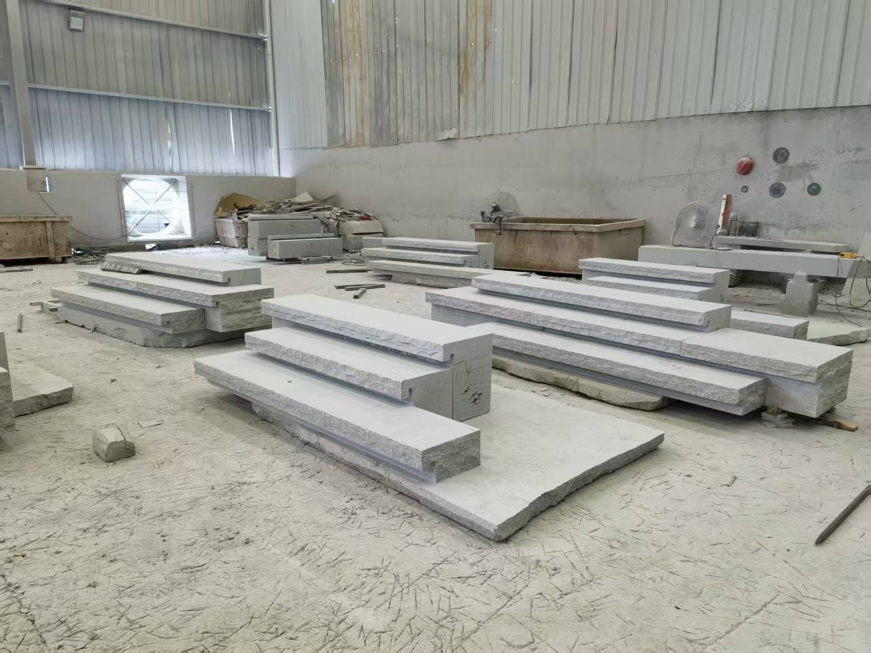 淮北 整石台阶（大面火烧+侧面自然面），出货前厂内拼装