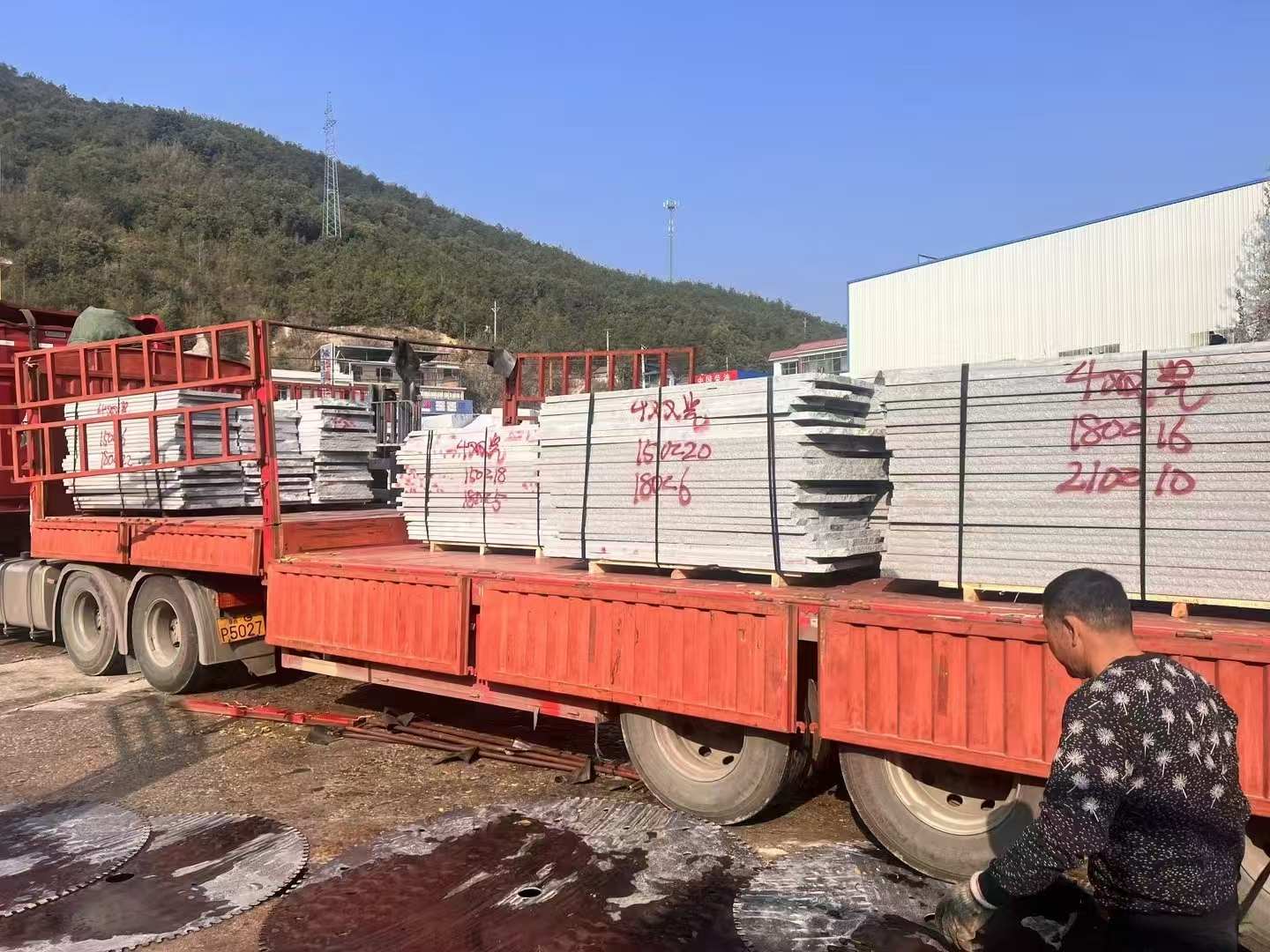 淮北 芝麻灰花岗岩光面毛板出货日常