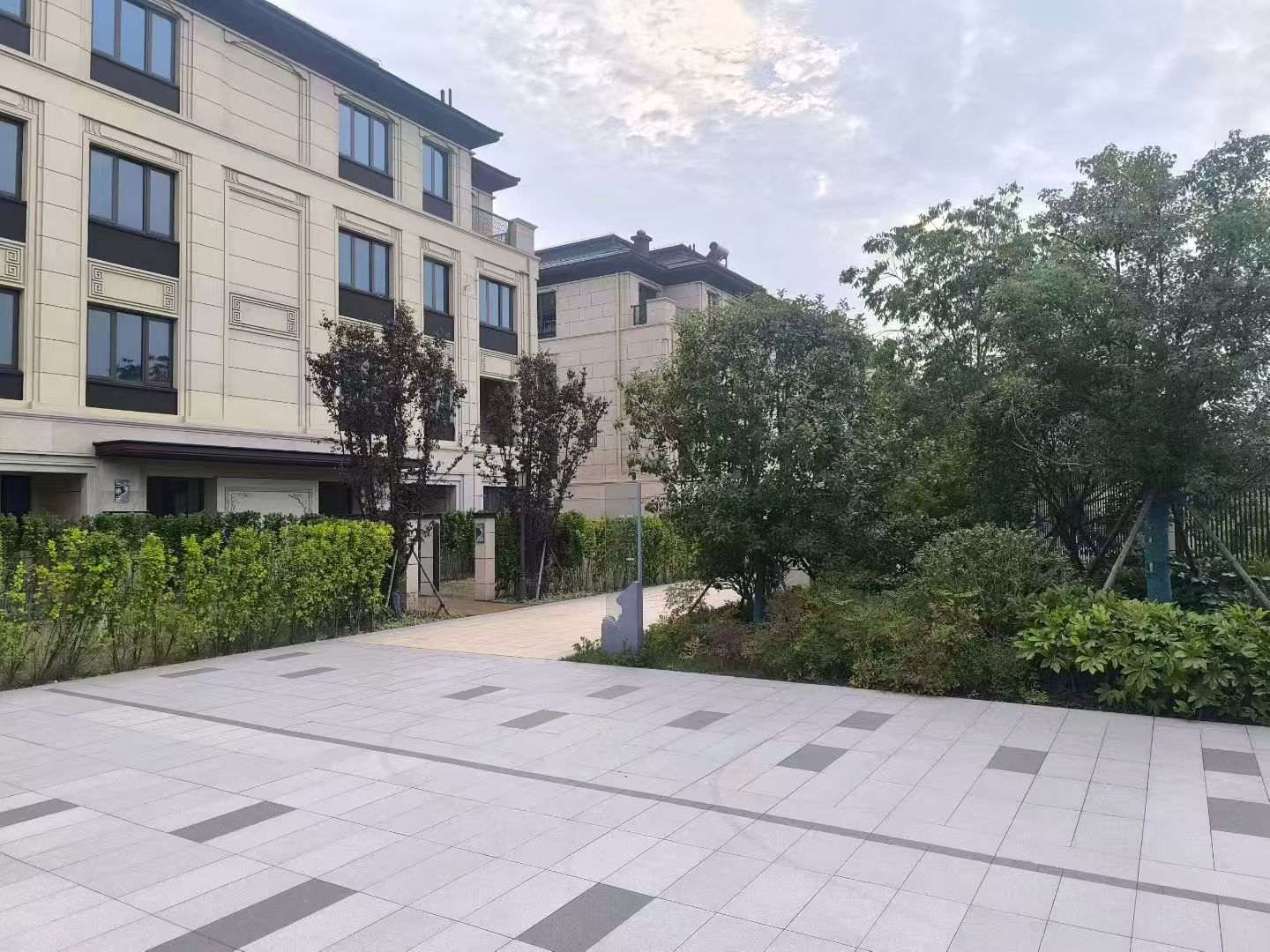 淮北 芝麻白与芝麻白搭配铺装，尺寸1200*600